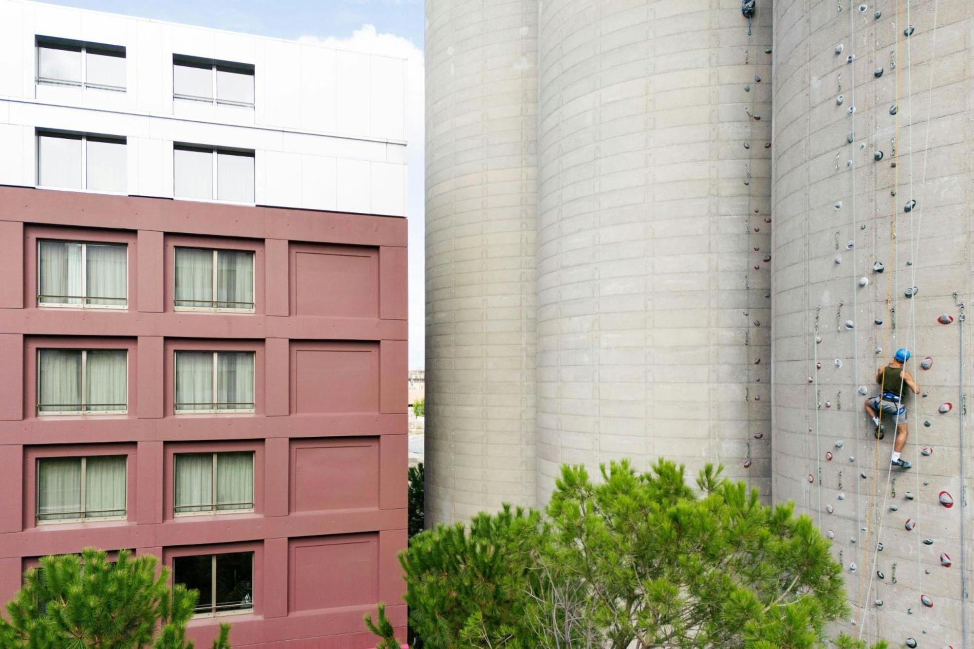 Moxy Bordeaux Hotel Bagian luar foto